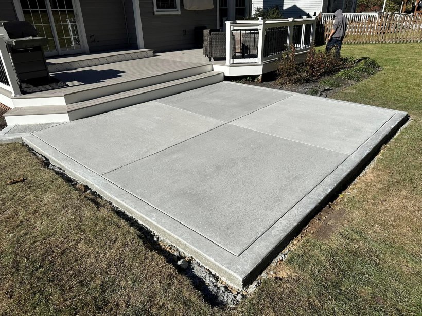 New concrete pavement deck on residential home